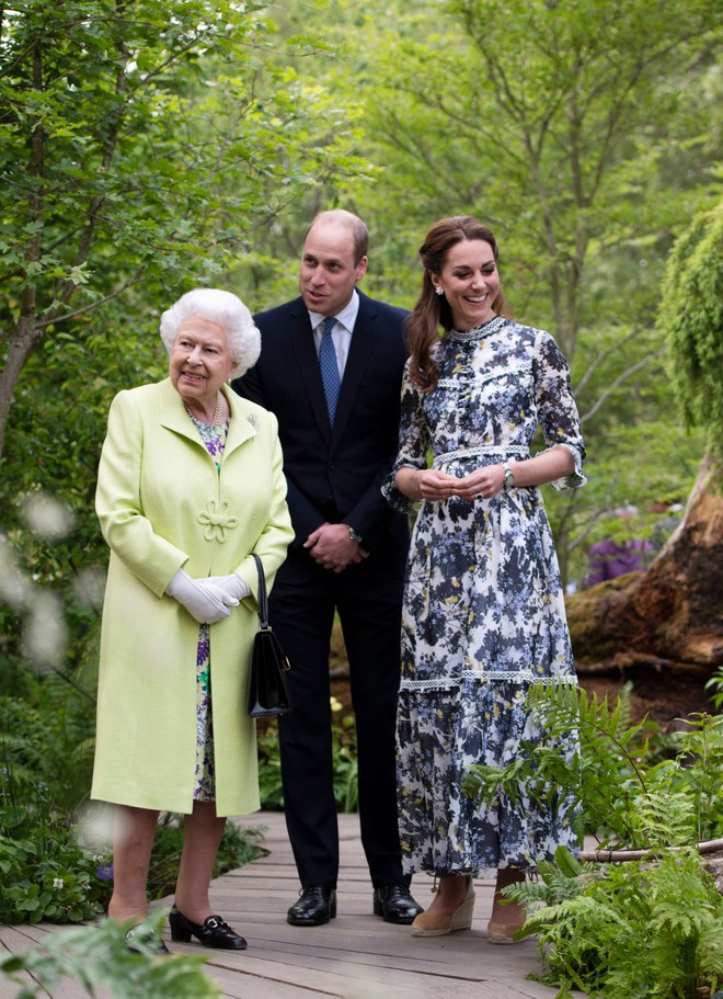 Đỉnh điểm cuộc chiến Hoàng gia: Meghan Markle tức giận tố Hoàng gia Anh “dối trá”, Harry ngồi cạnh im lặng khiến dư luận dậy sóng - Ảnh 4. Đỉnh điểm cuộc chiến Hoàng gia: Meghan Markle tức giận tố Hoàng gia Anh “dối trá”, Harry ngồi cạnh im lặng khiến dư luận dậy sóng - Ảnh 4.