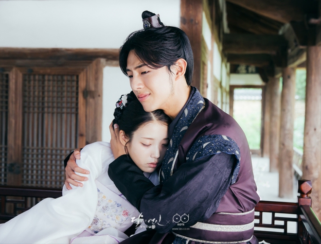 Dàn sao Moon Lovers sau 5 năm: Ji Soo toang nặng vì phốt bạo lực học đường, Nam Joo Hyuk cũng bơi trong bể phốt - Ảnh 2.