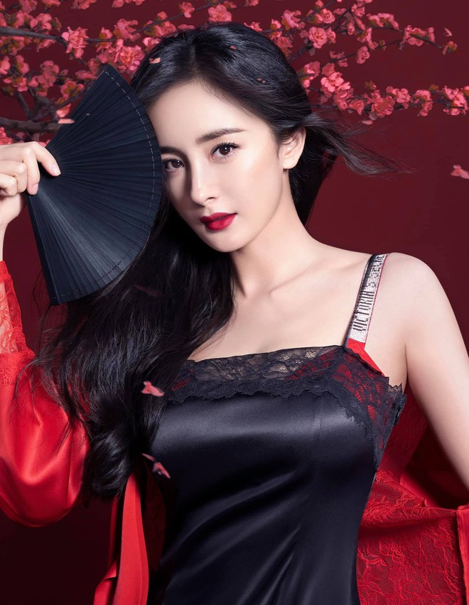 Dương Mịch n&oacute;i thời đi học kh&ocirc;ng một ai theo đuổi c&ocirc;, nh&igrave;n ảnh năm xưa netizen mới vỡ lẽ l&yacute; do - Ảnh 5.