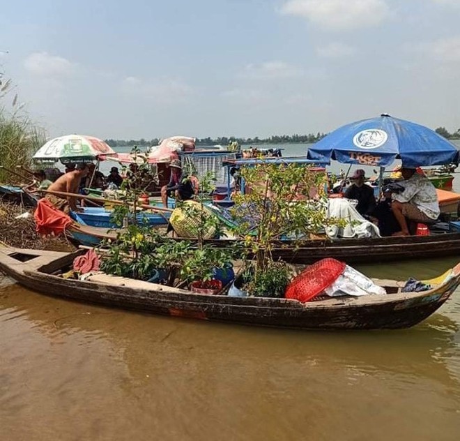 Ngăn chặn 35 người từ Campuchia vượt sông nhập cảnh trái phép - Ảnh 2.