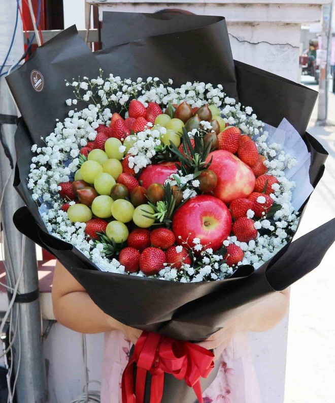 Quán ăn ở Hà Nội chơi trội tặng chị em hẳn bó hoa bằng chân gà trị giá 150k nhân 8/3 khiến dân tình xôn xao - Ảnh 7.