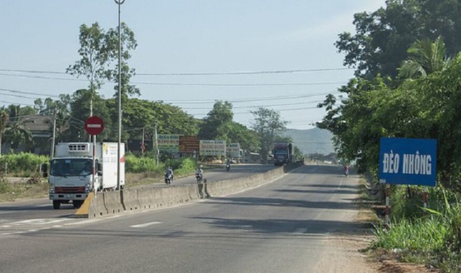 Bắt quả tang 3 đ&ocirc;i nam nữ đang &ldquo;m&acirc;y mưa&rdquo; trong qu&aacute;n c&agrave; ph&ecirc; - Ảnh 1.