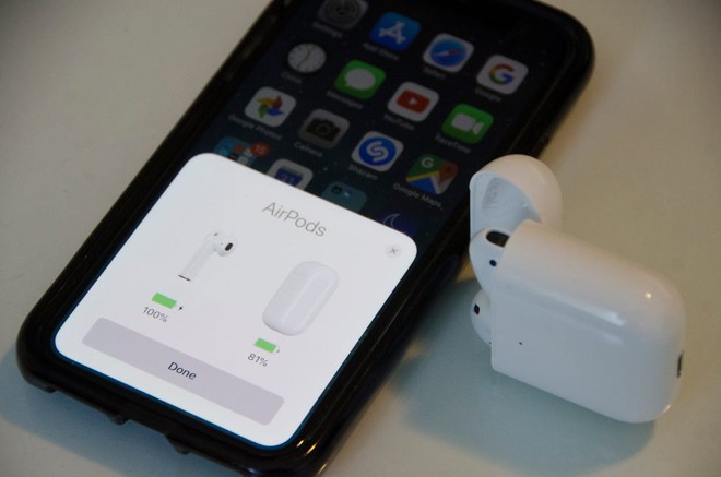 Góc trường nhà người ta: Tặng iPhone, AirPods cho sinh viên năm nhất, nhưng điều bất ngờ chính là lời khuyên cho những chiếc chiếu mới - Ảnh 1.