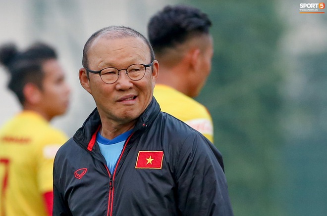 Hàng thủ tuyển Việt Nam thủng lỗ chỗ, HLV Park Hang-seo đau đầu tìm cách vá - Ảnh 3.
