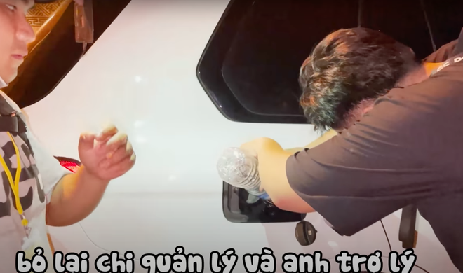 Đi xe 7 tỷ nhưng Trấn Thành vẫn gặp sự cố muối mặt giữa đường, phải ké xe đò ekip Bố Già, Lê Giang kêu oai oái - Ảnh 7.
