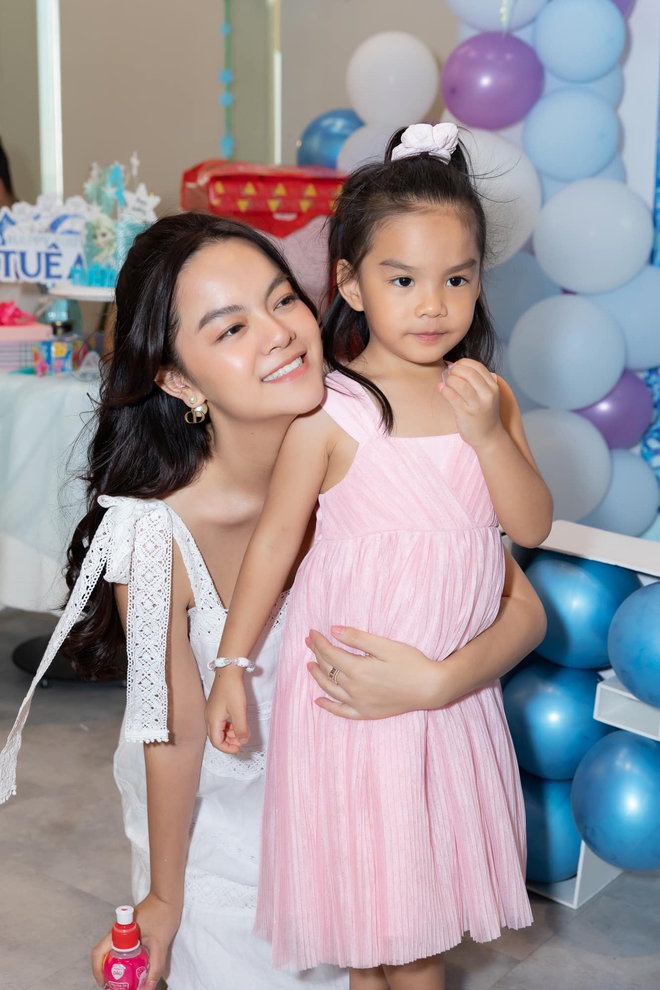 Phạm Quỳnh Anh - Quang Huy hội ngộ mừng sinh nhật con gái út, khung ảnh gia đình khiến netizen đồng loạt mong tái hợp - Ảnh 5.