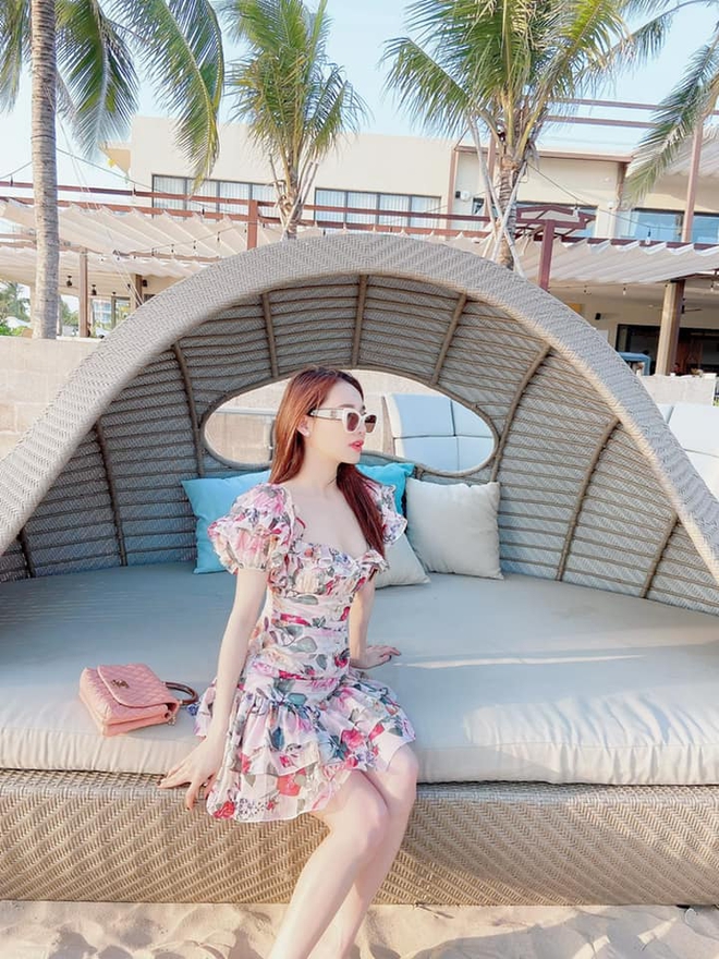 Từ Nhã Phương là chị em tăm tia được bao set đồ siêu xinh để xúng xính diện tối 8/3 - Ảnh 2.