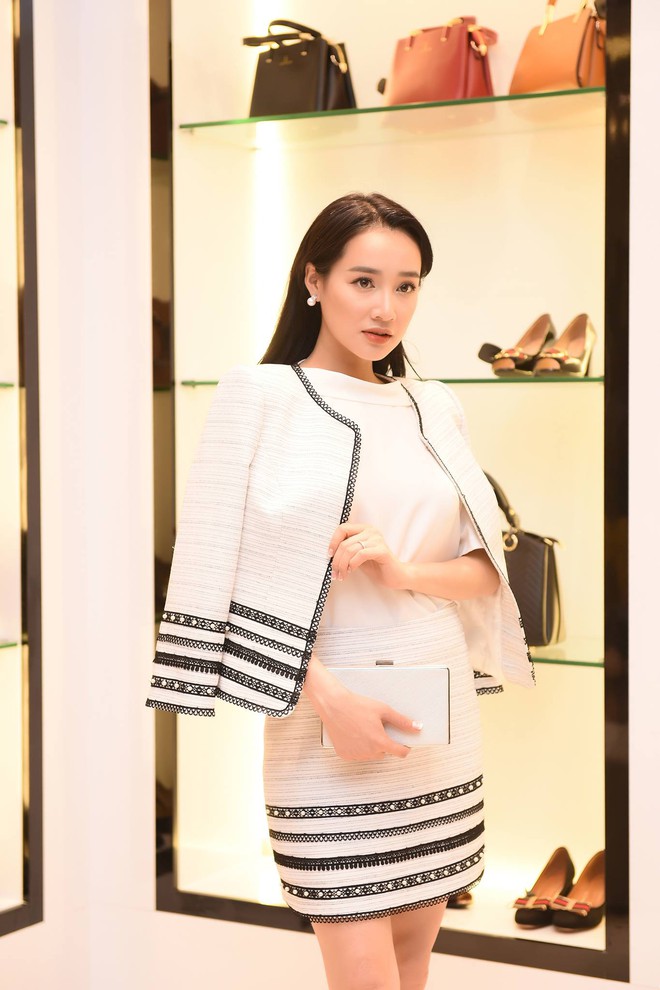 Từ Nhã Phương là chị em tăm tia được bao set đồ siêu xinh để xúng xính diện tối 8/3 - Ảnh 11.