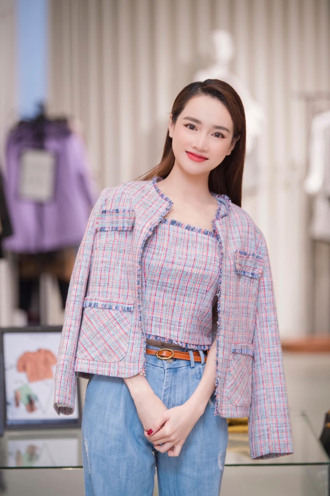 Từ Nhã Phương là chị em tăm tia được bao set đồ siêu xinh để xúng xính diện tối 8/3 - Ảnh 6.
