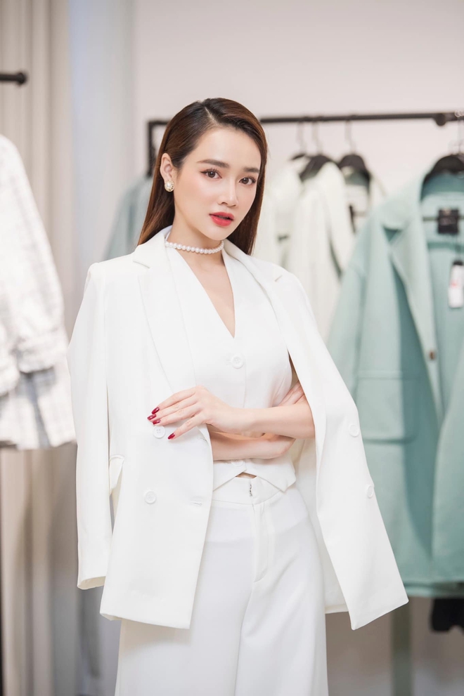 Từ Nhã Phương là chị em tăm tia được bao set đồ siêu xinh để xúng xính diện tối 8/3 - Ảnh 7.