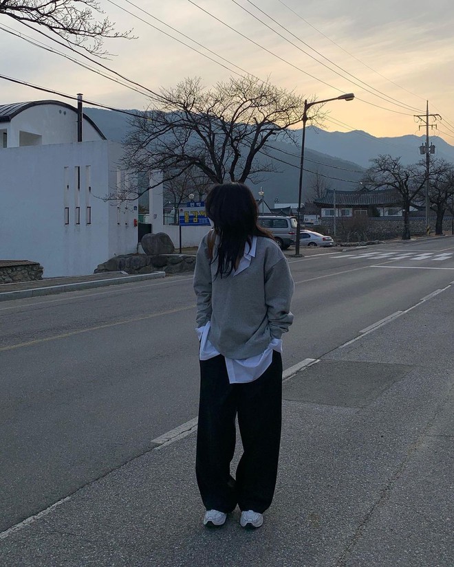 Seulgi (Red Velvet) and the Korean girl association are fascinated by the `` bouncy '' mix of clothes.  but extremely cool - Photo 4.