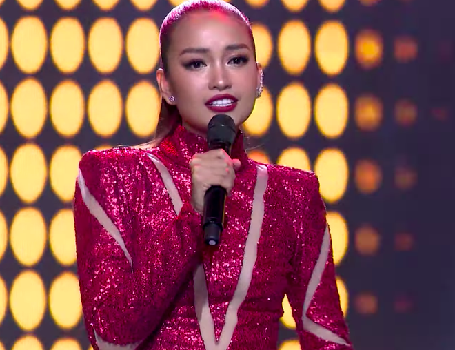 Hoa hậu Ngọc Châu là chân dài tiếp theo bị netizen chê khi cầm mic khoe giọng trên truyền hình - Ảnh 4.