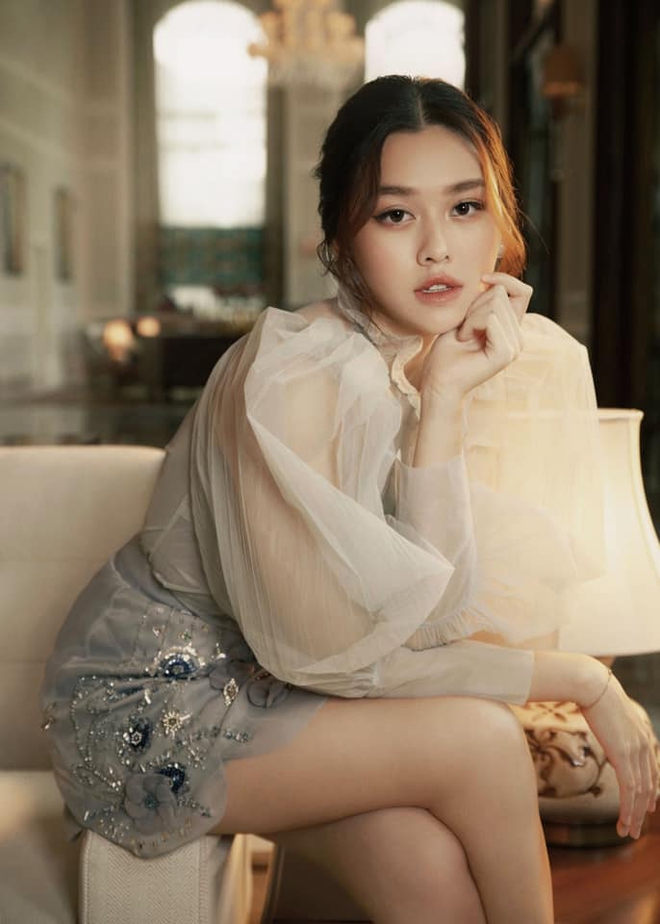 Khoe ảnh nghỉ mát chuẩn nàng dâu hào môn, Á hậu Tường San để lộ bụng bầu đã lớn rõ - Ảnh 5. Khoe ảnh nghỉ mát chuẩn nàng dâu hào môn, Á hậu Tường San để lộ bụng bầu đã lớn rõ - Ảnh 5.
