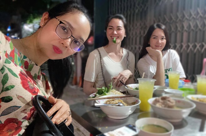 Khoảnh khắc cực hiếm: 3 mỹ nh&acirc;n đăng quang Hoa hậu Việt Nam 2002 hội ngộ, gần 20 năm tr&ocirc;i qua vẫn trẻ trung đến ph&aacute;t ghen - Ảnh 2.