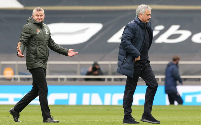 Lật mặt hay sự đổi vai giữa Solskjaer và Mourinho - Ảnh 1.