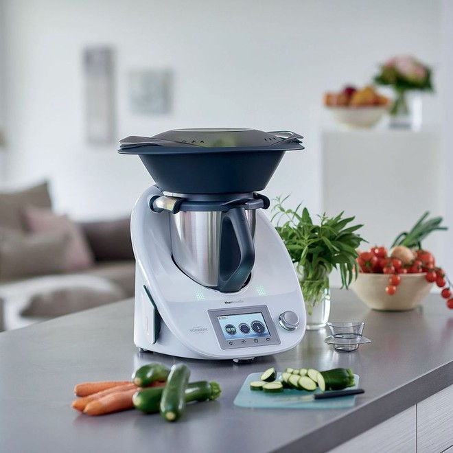 Robot nấu ăn giúp mẹ Sài Gòn nhàn tênh, cân được cả ngàn món nhưng vẫn phát hiện điểm trừ đáng tiếc này - Ảnh 1.