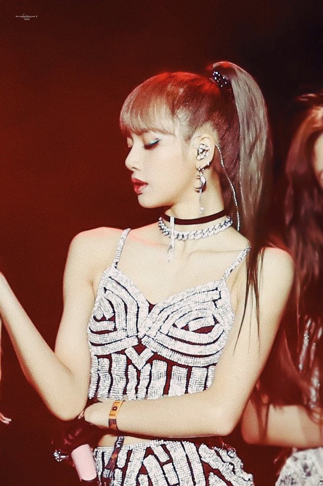 Coachella chính là thời kỳ “huyền thoại” nhan sắc của Lisa: Body và visual lu mờ cả 3 “mẩu” BLACKPINK, người Mỹ cũng phải gọi là “nữ thần tóc mái” - Ảnh 3.