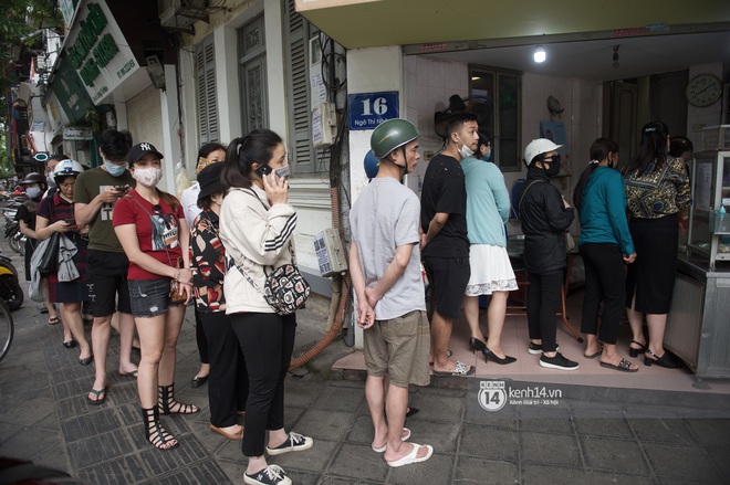 Hà Nội lại bước vào một mùa Tết Hàn thực vui như trảy hội: Ở đâu có bánh trôi, bánh chay là ở đó tưng bừng! - Ảnh 2.