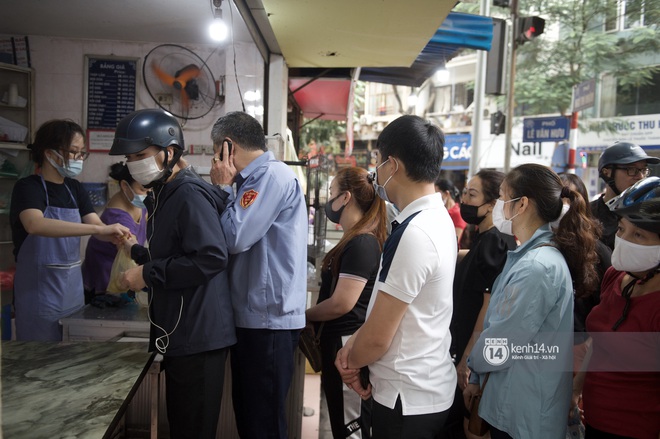 Hà Nội lại bước vào một mùa Tết Hàn thực vui như trảy hội: Ở đâu có bánh trôi, bánh chay là ở đó tưng bừng! - Ảnh 2.