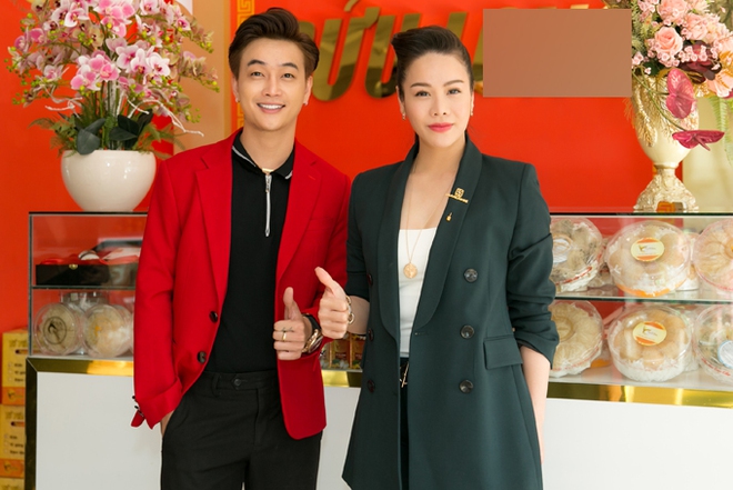 Lộ clip Nhật Kim Anh vỡ oà vì được TiTi cầu hôn bằng nhẫn kim cương khủng, nhưng sự thật lại khiến dân tình ngã ngửa - Ảnh 6. Lộ clip Nhật Kim Anh vỡ oà vì được TiTi cầu hôn bằng nhẫn kim cương khủng, nhưng sự thật lại khiến dân tình ngã ngửa - Ảnh 6.