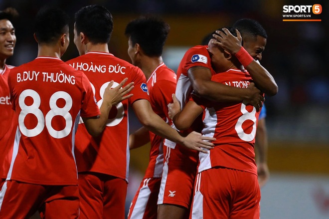 Cơn lốc đỏ Viettel giành chiến thắng 2-1 gay cấn trước CLB Quảng Ninh - Ảnh 1.