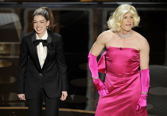 Lí do Oscars 2011 là đêm tồi tệ nhất lịch sử: Anne Hathaway không gánh nổi đồng đội vô duyên, tưởng ai hóa ra tài tử Người Nhện - Ảnh 4.