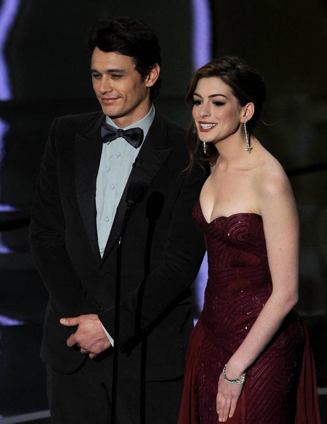 Lí do Oscars 2011 là đêm tồi tệ nhất lịch sử: Anne Hathaway không gánh nổi đồng đội vô duyên, tưởng ai hóa ra tài tử Người Nhện - Ảnh 8.