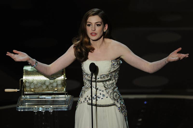 Lí do Oscars 2011 là đêm tồi tệ nhất lịch sử: Anne Hathaway không gánh nổi đồng đội vô duyên, tưởng ai hóa ra tài tử Người Nhện - Ảnh 6.