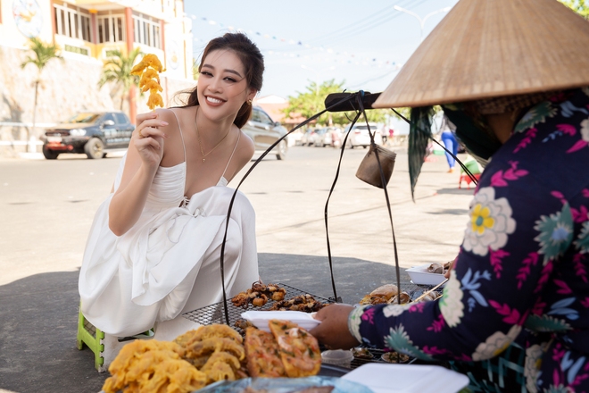 Võ Hoàng Yến bị team Nón Lá đột kích bất ngờ và ép chụp hình khi không trang điểm - Ảnh 10.