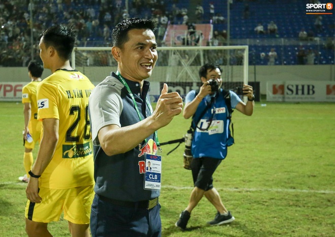 HLV Kiatisuk: Không ai biết, trời biết kết quả trận HAGL - Hà Nội FC - Ảnh 1.