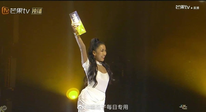 Bị lộ hát nhép, chị đại The Voice Trung Quốc vẫn hiên ngang dẫn đầu show thực tế - Ảnh 9.