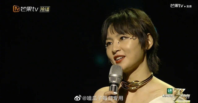 Bị lộ hát nhép, chị đại The Voice Trung Quốc vẫn hiên ngang dẫn đầu show thực tế - Ảnh 4.