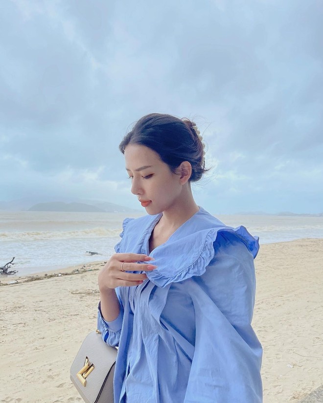 Vợ của Phan Mạnh Quỳnh: Style chẳng khác gì tiểu thư thứ thiệt, sở hữu cả BST túi hàng hiệu cả trăm triệu đồng - Ảnh 6.