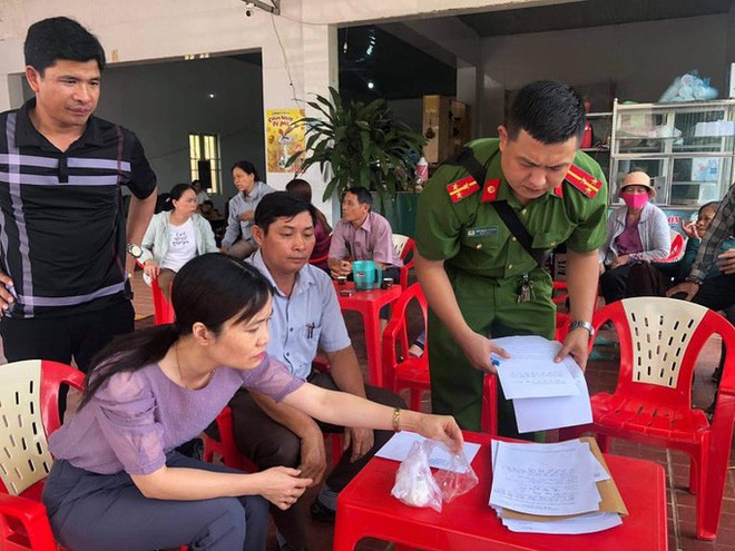 Ăn nhầm bả chó hình viên kẹo, 1 cháu bé tử vong, 1 cấp cứu - Ảnh 1.