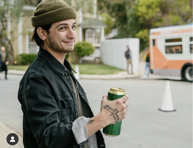 HOT: Billie Eilish lộ ảnh hẹn hò với mỹ nam hơn 10 tuổi, profile bạn trai có đẳng cấp hơn Công chúa Grammy? - Ảnh 6.