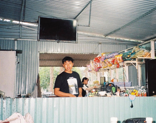 Mũi trưởng Long đích thân xuống bếp nấu mì cho Hậu Hoàng - Khánh Vân, soái ca là đây chứ đâu! - Ảnh 2.