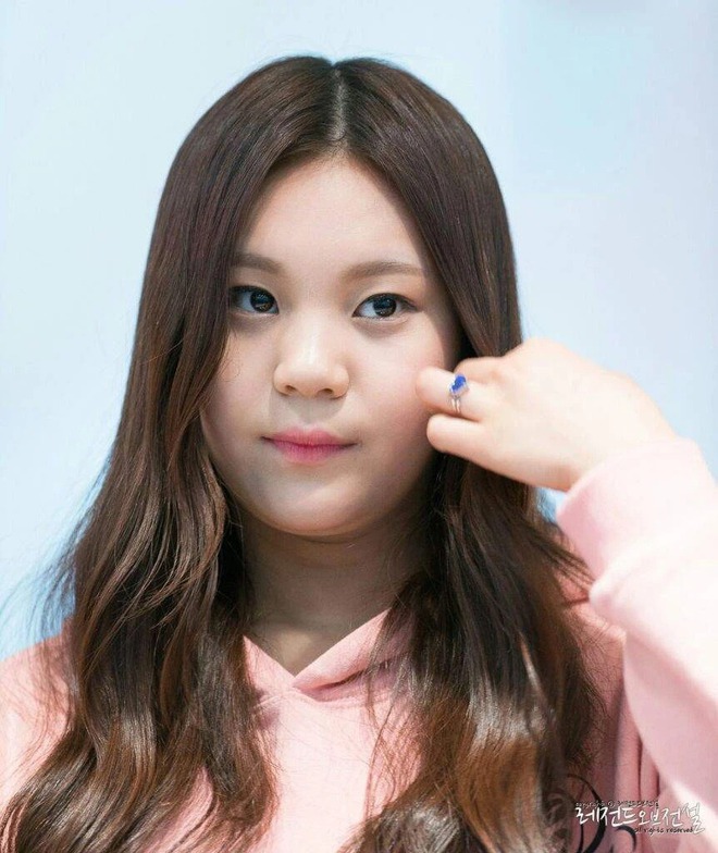 Hồi nào bị chê là nữ idol xấu nhất lịch sử, Umji (GFRIEND) lột xác ngỡ ngàng: Đã xinh nức nở, còn sang như quý tộc - Ảnh 5.