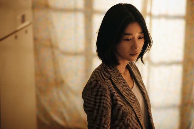 Bất chấp làn sóng tẩy chay, phim mới của Seo Ye Ji vẫn dẫn đầu doanh thu phòng vé xứ Hàn - Ảnh 2.