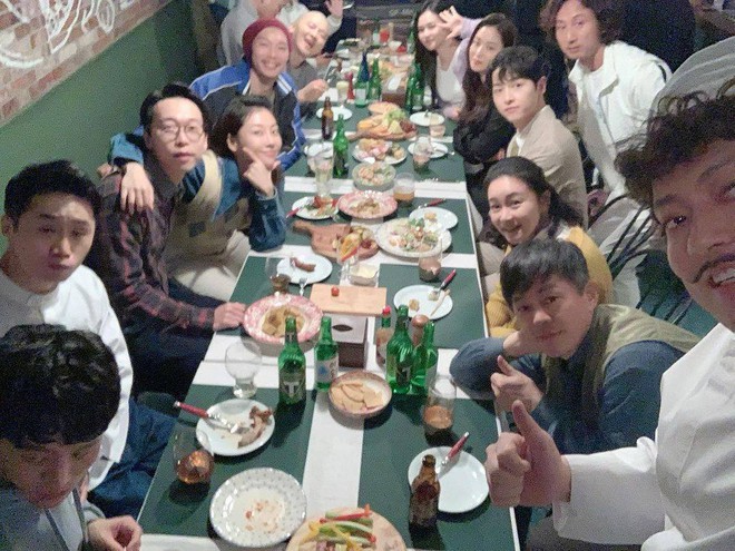 Knet chỉ trích ekip phim Vincenzo của Song Joong Ki vì tụ tập đông người giữa mùa Covid-19 - Ảnh 3.