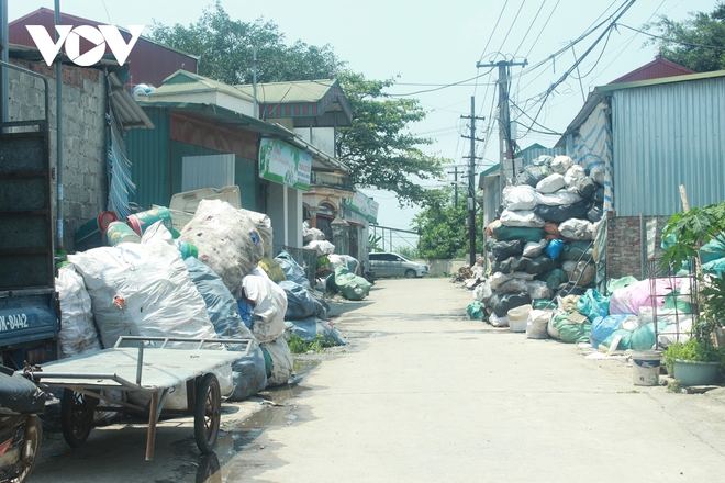 Ngạt thở vì ô nhiễm ở làng tái chế nhựa phế thải lớn nhất Hà Nội - Ảnh 11.