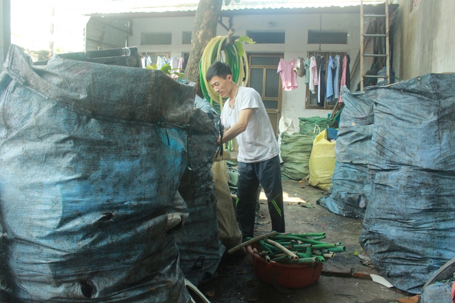 Ngạt thở vì ô nhiễm ở làng tái chế nhựa phế thải lớn nhất Hà Nội - Ảnh 13.