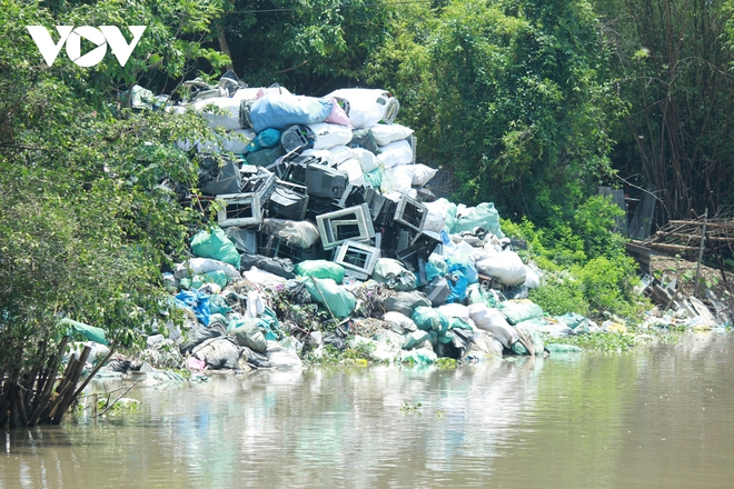 Ngạt thở vì ô nhiễm ở làng tái chế nhựa phế thải lớn nhất Hà Nội - Ảnh 9.
