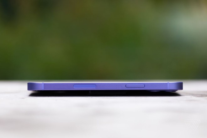 Ngắm full bộ ảnh iPhone 12 màu tím cùng AirTag vừa ra mắt, combo xịn xò mà iFan thế giới đang ao ước! - Ảnh 1.
