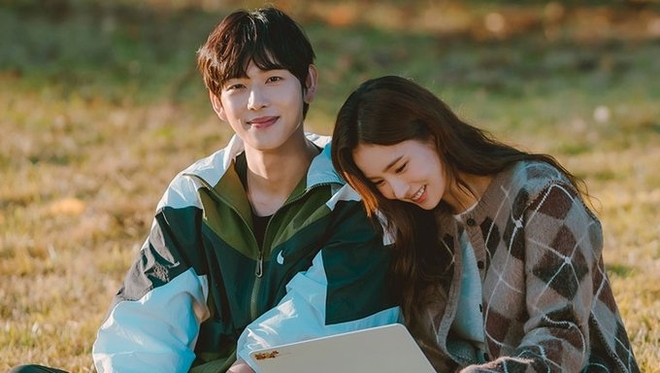 Đau đầu chọn couple có chemistry đỉnh nhất Kpop: Hyeri - Park Bo Gum có plot twist gây sốc, IU mê luôn tài tử kém 4 tuổi? - Ảnh 16.