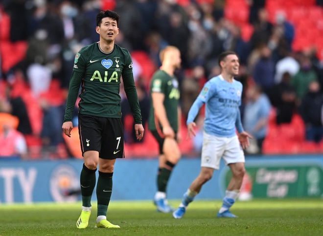 Son Heung-min kh&oacute;c nức nở sau thất bại ở chung kết C&uacute;p Li&ecirc;n đo&agrave;n Anh - Ảnh 1.