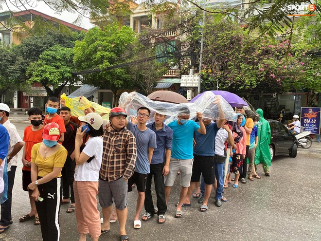 Fan Thái Lan tranh cãi nảy lửa khi HLV Kiatisuk tạo cơn sốt vé ở Việt Nam: Làm ơn hãy mang ông ấy về đi - Ảnh 2.