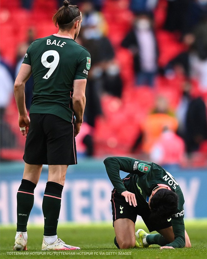 Son Heung-min kh&oacute;c nức nở sau thất bại ở chung kết C&uacute;p Li&ecirc;n đo&agrave;n Anh - Ảnh 3.