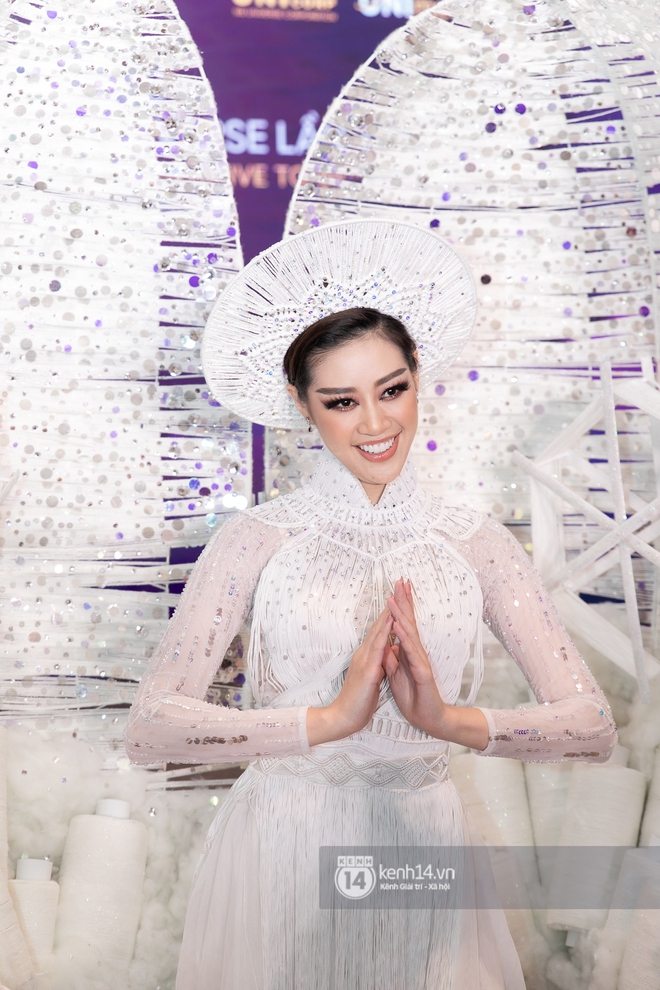 Clip: Khánh Vân công bố trang phục dân tộc sẽ mang sang Mỹ thi Miss Universe 2020 nhưng lại gây tranh cãi vì 1 chi tiết - Ảnh 4.