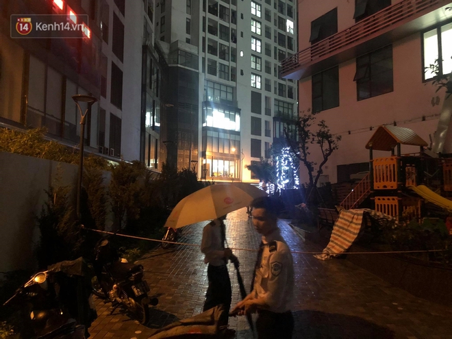 Cả giàn điều hòa ở chung cư Hà Nội bất ngờ đổ sập, rơi xuống sân chơi cho trẻ em - Ảnh 7. Cả giàn điều hòa ở chung cư Hà Nội bất ngờ đổ sập, rơi xuống sân chơi cho trẻ em - Ảnh 7.