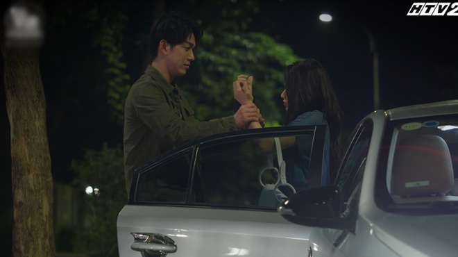 Em g&aacute;i l&agrave;m tiểu tam, anh Ngọc Th&aacute;i H&ograve;a quỳ gối xin b&agrave; cả giảm &aacute;n ở C&acirc;y T&aacute;o Nở Hoa tập 12 - Ảnh 1.